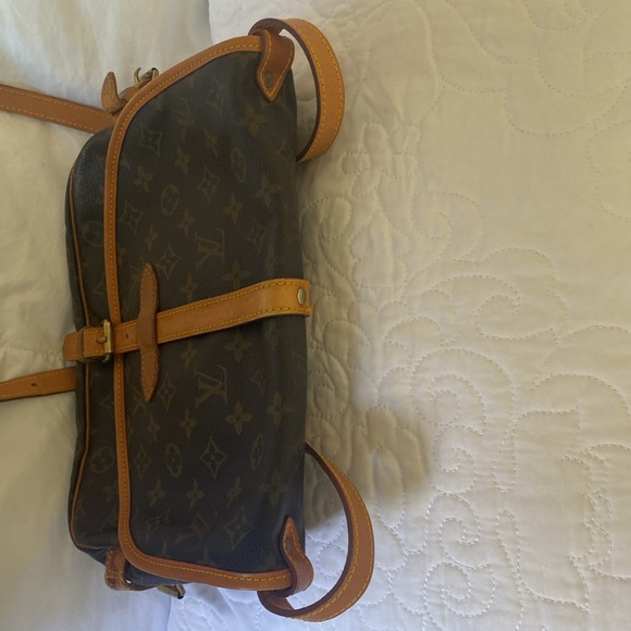 100% Authentic LOUIS VUITTON Saumur 30 Monogram Shoulder Bag. - Picture 14 of 16